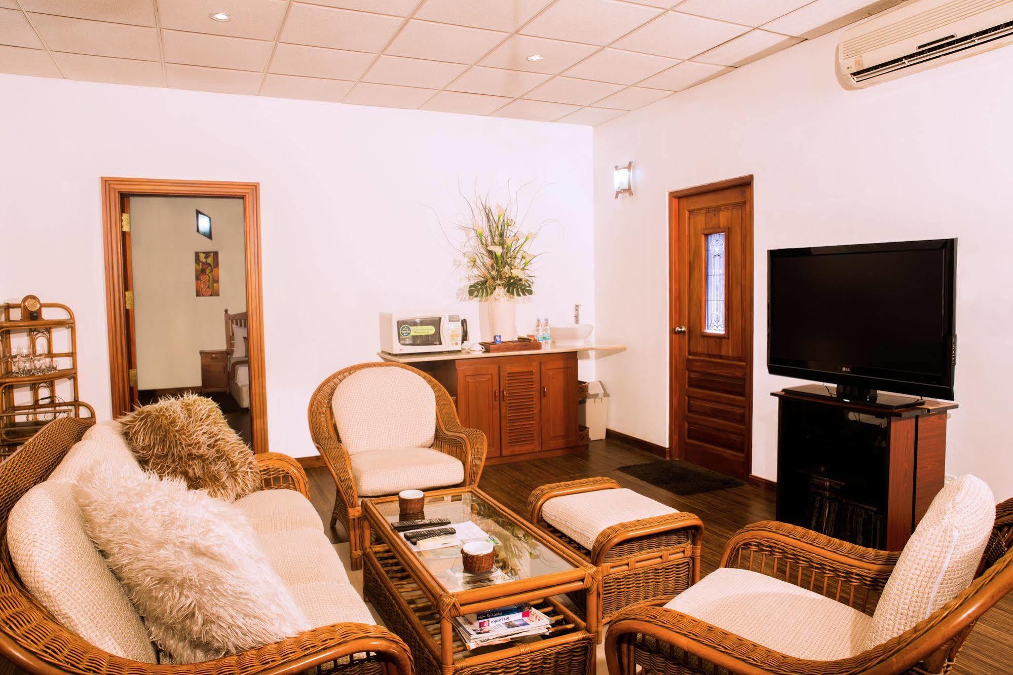 Whitehouse Residencies Bed & Breakfast Colombo Exterior photo